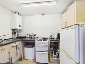 Flat 2- click for photo gallery